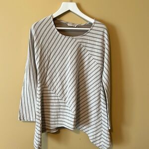 SOFT SURROUNDINGS scoop neck top. Long sleeve. Beige / tan. Large.